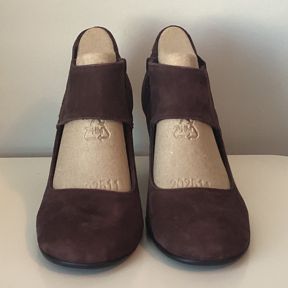 Aerosoles Roled Oats Mary Jane Pumps in Dark Purple Suede - 7M - Picture 2 of 8